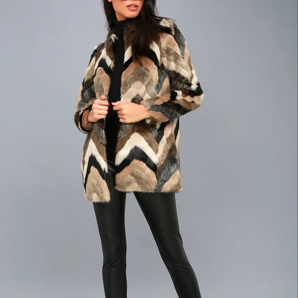 zig-zag patch color block faux fur coat - Picture 7 of 8